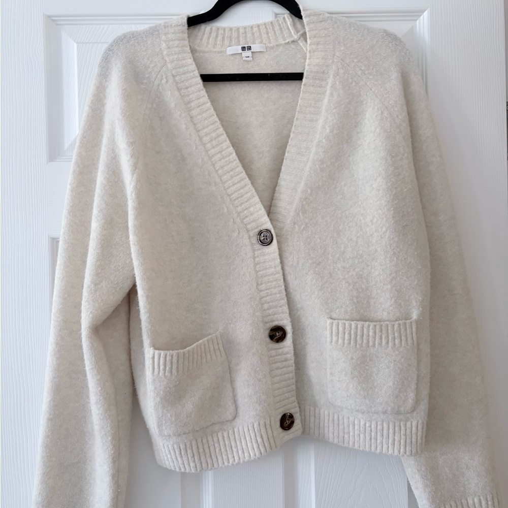 Uniqlo Off-White Cardigan with Button Detail - Picture 4 of 6